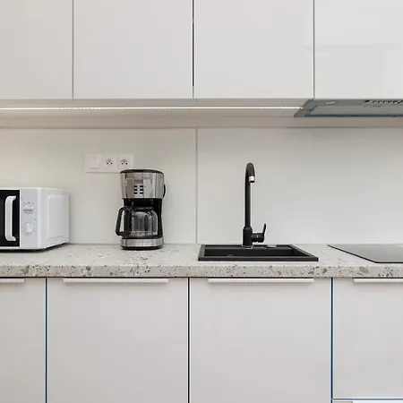 Modern With Terrace And Parking In By Renters シフィノウイシチェ