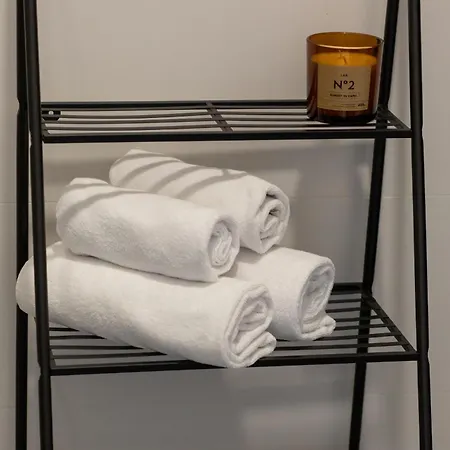 Modern With Terrace And Parking In By Renters