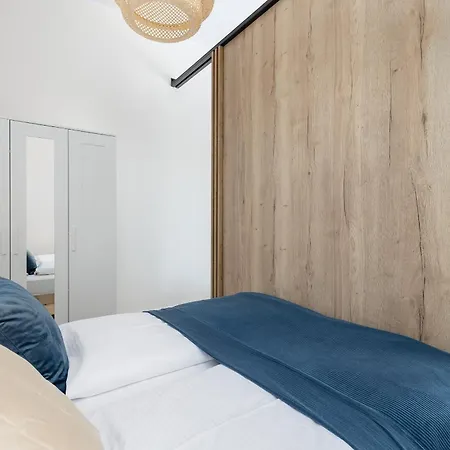 アパート Modern With Terrace And Parking In By Renters シフィノウイシチェ