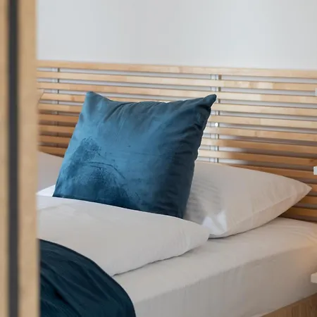 Modern With Terrace And Parking In By Renters